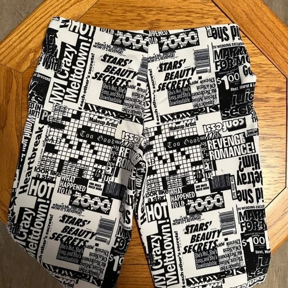 *URBAN OUTFITTERS* Black x White Pattern Pants Size Small - Picture 4 of 7